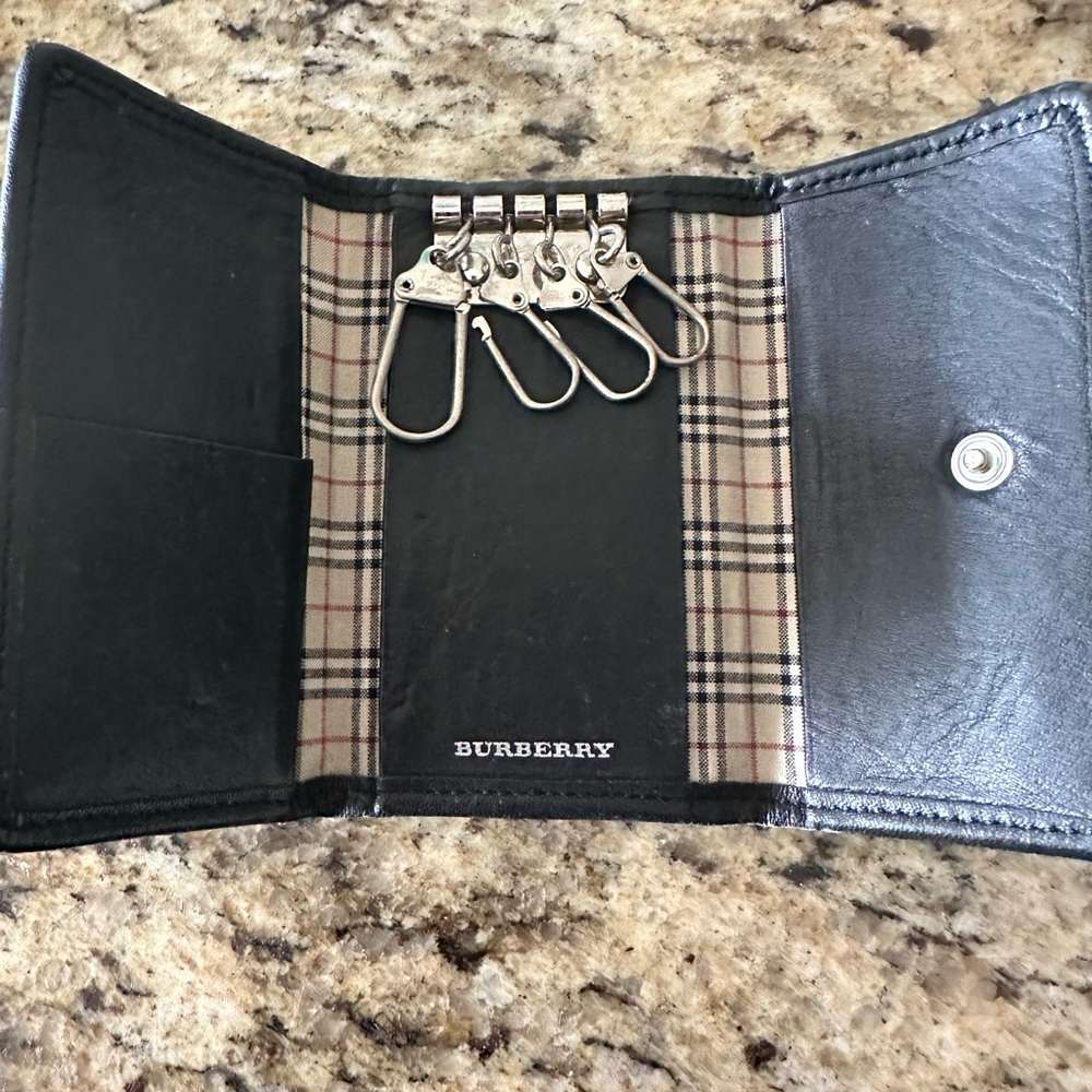 Burberry Black Key Card Holder with Textured Design - Picture 4 of 7